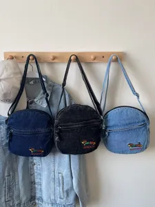 Sac à bandoulière rond en denim tendance avec broderie, sac de loisirs décontracté et élégant.
