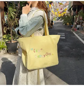 Bolso tote amarillo de nylon con bordado bonito y motivos de setas para uso diario.