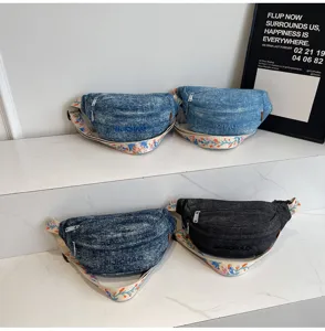 Gedetailleerd overzicht van denim borsttassen met kleurrijke geborduurde banden en ritsen.