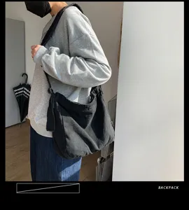 Schwarze, gewaschene Canvas Umhängetasche lässiger, weicher Messenger Bag Studenten Tasche.