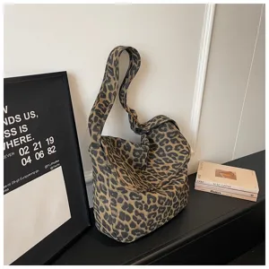 Bolso de lona con estampado de leopardo, bolso hobo cruzado grande para el día a día.