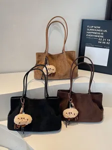 Vintage large capacity shoulder tote bag for women, casual autumn winter commuting handbag.