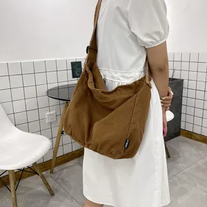 Lässige braune Canvas Umhängetasche Vintage Hobo Crossbody Tasche für Schule und Alltag