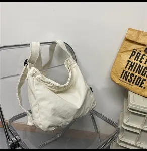 Gelauschte Leinen-Umhängetasche mit ausgefransten Kanten, minimalistische lässige Crossover-Tasche.