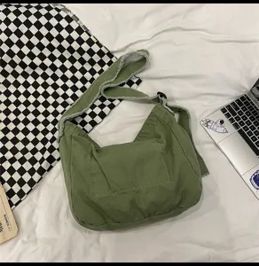Gewaschene Canvas Umhängetasche mit ausgefransten Kanten vintage lässige Freizeittasche.