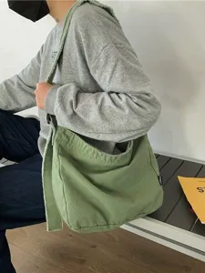 Grüne gewaschene Canvas Schultertasche, retro lässige Crossbody Tasche für den Alltag.