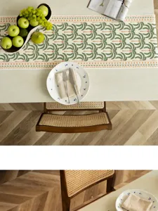 Baumwoll Tischläufer mit grünem Palmenmuster, elegante Esstischdekoration für Zuhause.