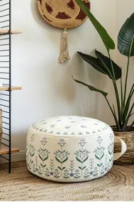 Gemütlicher runder Boden-Puff-Hocker mit botanischem Blumenprint für Wohnzimmer-Dekoration