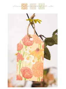 Gros plan de papier matériel floral vintage avec illustration botanique pour journal.