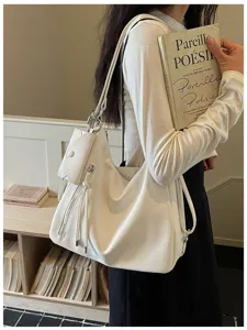 Casual vintage large capacity slouchy shoulder tote bag, commuter multifunctional backpack details.