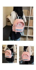 Zaino rosa casual carino con cinghie a righe blu e stelle per la scuola e il tempo libero.