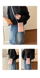 Elegante bolso bandolera rosa para mujer, pequeño bolso de móvil de piel sintética chic.