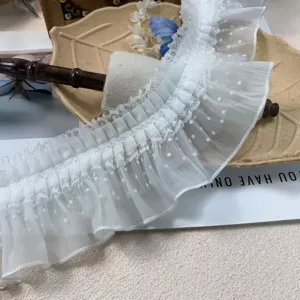Λευκή πλισέ chiffon δαντέλα με πουά, πλάτος 10cm για διακόσμηση ρούχων και ραπτική DIY.