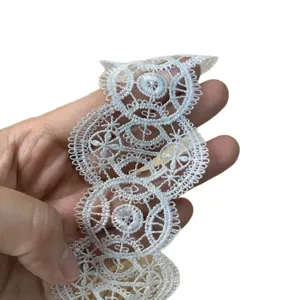 Bordo in pizzo bianco per cucito fai da te, nastro ricamato in poliestere delicato largo 5 cm.