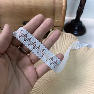 Bordura in pizzo poliestere bianco a cuori 2cm, nastro ricamato per cucito e artigianato.