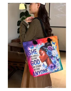 Gedetailleerd uitzicht op de grote canvas tote bag met inspirerende print en touw handvat.