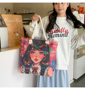 Stylische Canvas Tragetasche mit lebhaftem Anime-Mädchen-Druck für den täglichen Gebrauch.
