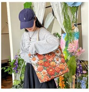 Bolso tote de lona bordado con flores, bolso de hombro informal de gran capacidad.