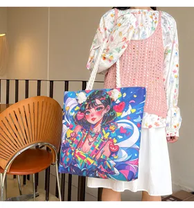 Stylische Canvas Tragetasche mit buntem Anime-Mädchen-Druck und weißen Seilgriffen, große Tasche.