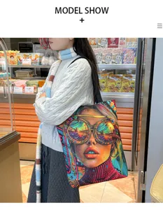 Modische Canvas Schultertasche Detailansicht mit buntem Pop-Art Porträtprint für den Alltag.