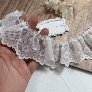 Ribete de encaje plisado blanco con bordado de corazon, tela de 5 cm para costura y manualidades.