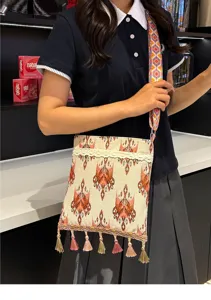 Bolso cruzado bordado de estilo étnico con borlas y correa, ideal para la moda diaria.
