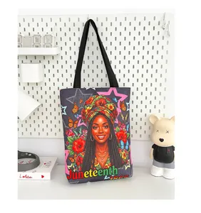 Grand sac cabas en toile avec imprimé beauté noire, idéal pour l'usage quotidien et la plage.