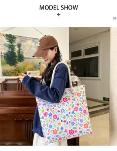 Borsa tote in tela floreale elegante per donna, grande borsa a tracolla casual per uso quotidiano.