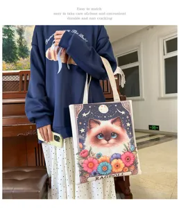 Detailansicht der Canvas Tragetasche mit niedlichem Ragdoll Katzenprint und Blumenmuster.
