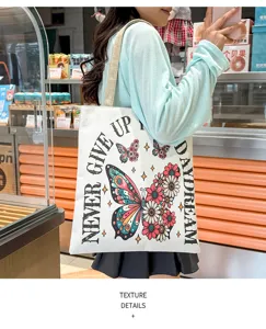 Bolso bandolera de lona con estampado de mariposa flor y letras para uso diario casual.