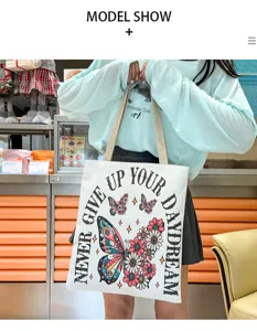 Bolso de lona casual con elegante estampado de mariposas y flores para uso diario en estilo.