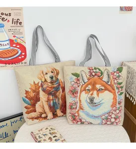 Detailansicht der gewebten Canvas-Tragetaschen mit niedlichen Golden-Retriever- und Shiba-Inu-Mustern.