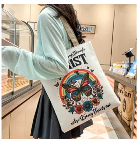 Bolso tote de lona con estampado de mariposa y arco iris, bolso de hombro informal de gran capacidad.