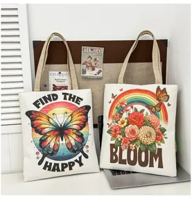 Vista detallada del bolso tote de lona, gran bolso de hombro con estampado floral y mariposa.