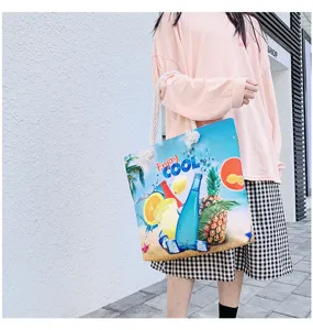 Elegante borsa a tracolla in tela con stampa di spiaggia estiva, ideale per l'uso quotidiano.