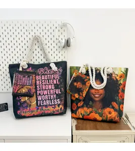 Sac cabas en toile avec imprimé de fille noire inspirante et pochette assortie.
