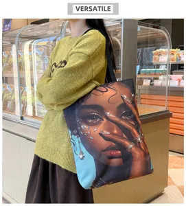 Modische Canvas Tragetasche mit stilvoller Kunstfrauen Illustration fuer den Alltaggebrauch.