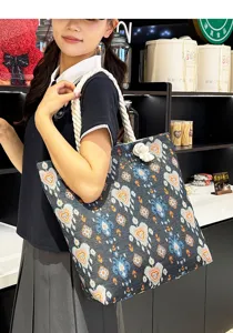 Modische ethnische gewebte Canvas Schulter-Tote-Tasche mit dicken Seilgriffen und bunten Mustern.