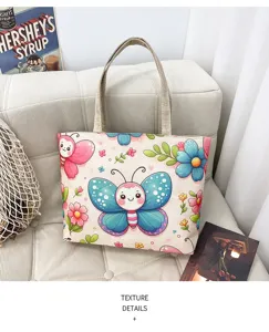 Vue détaillée en gros plan du sac cabas en toile avec joli motif de papillon