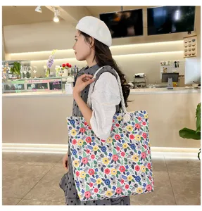 Casual floral canvas tote bag with thick rope handles, stylish shoulder bag for women beach shopping.
