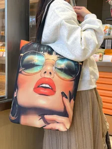 Modische Canvas Tragetasche mit stilvollem Grafikdruck, perfekte Freizeittasche für den Alltag.