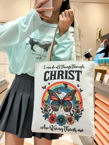 Borsa shopper in tela dettaglio, borsa a tracolla alla moda con stampa farfalla e arcobaleno.