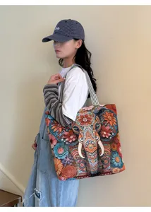 Sac cabas en toile motif elephant ethnique, grand sac epaule decontracte pour femmes.