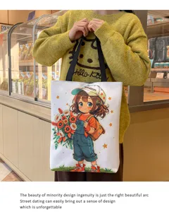 Detailaufnahme der lässigen Canvas-Tragetasche mit süßem Anime-Mädchen-Druck und großem Design.
