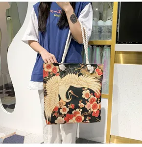 Grand sac cabas en toile jacquard style chinois avec broderie grue fil or et poignée corde.