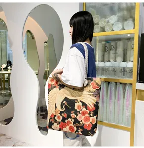 Sac cabas en toile brodé de style chinois avec un élégant motif de grue et de fleurs de prunier.