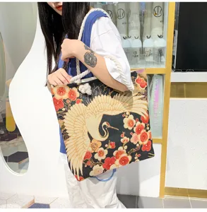 Sac cabas en toile jacquard style chinois avec broderie de grue et anses en coton.