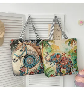 Sac cabas d'epaule en toile ethnique tisse avec motifs de chevaux et d'elephants pour tous les jours.