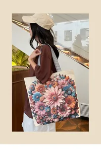 Detailweergave van de etnische geborduurde canvas shopper met kleurrijk 3D bloemenpatroon.