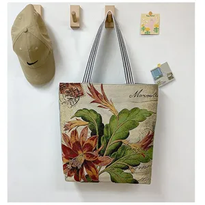 Vintage Canvas Tragetasche mit Retro Blumenmuster, Marseille Aufschrift und Streifengriffen.